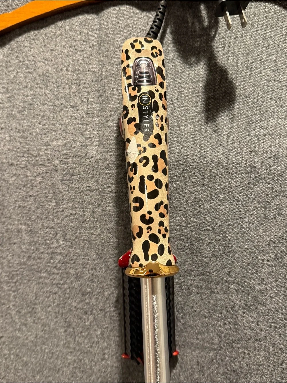 InStyler Rotating Iron 3/4” Cheetah Print. Tested, works. Pre-owned.